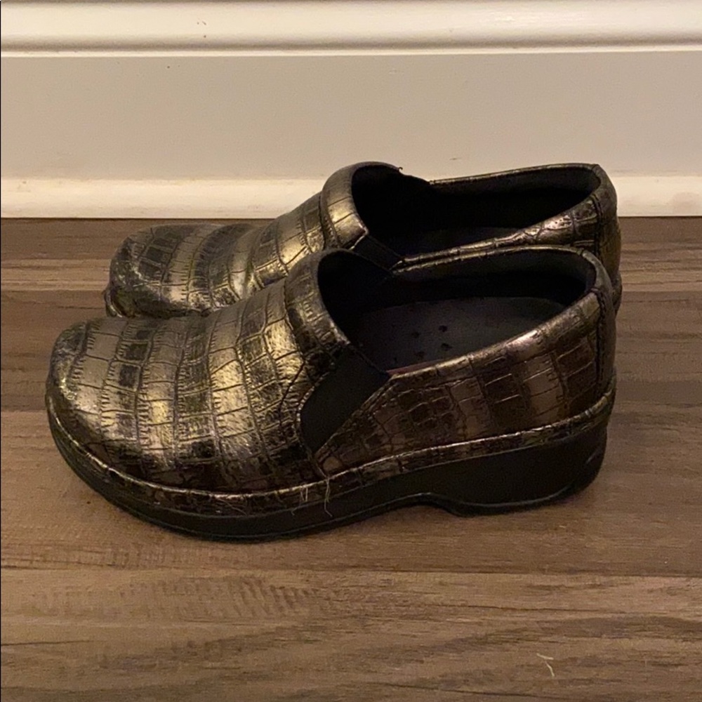 Metallic Klogs